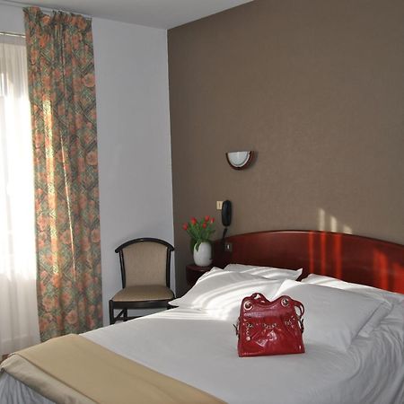 Hotel Le Ty-Lann Saint-Avé Esterno foto