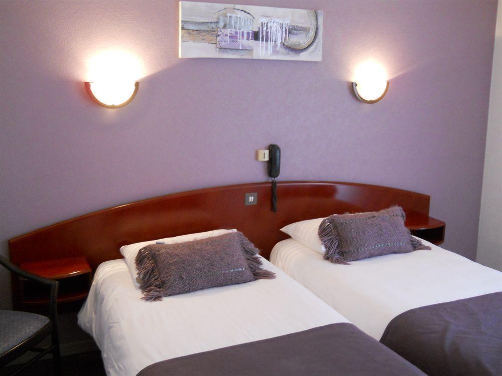 Hotel Le Ty-Lann Saint-Avé Esterno foto