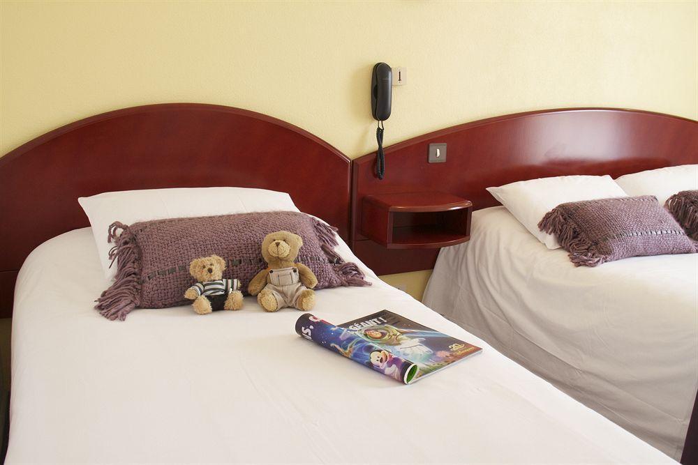 Hotel Le Ty-Lann Saint-Avé Esterno foto