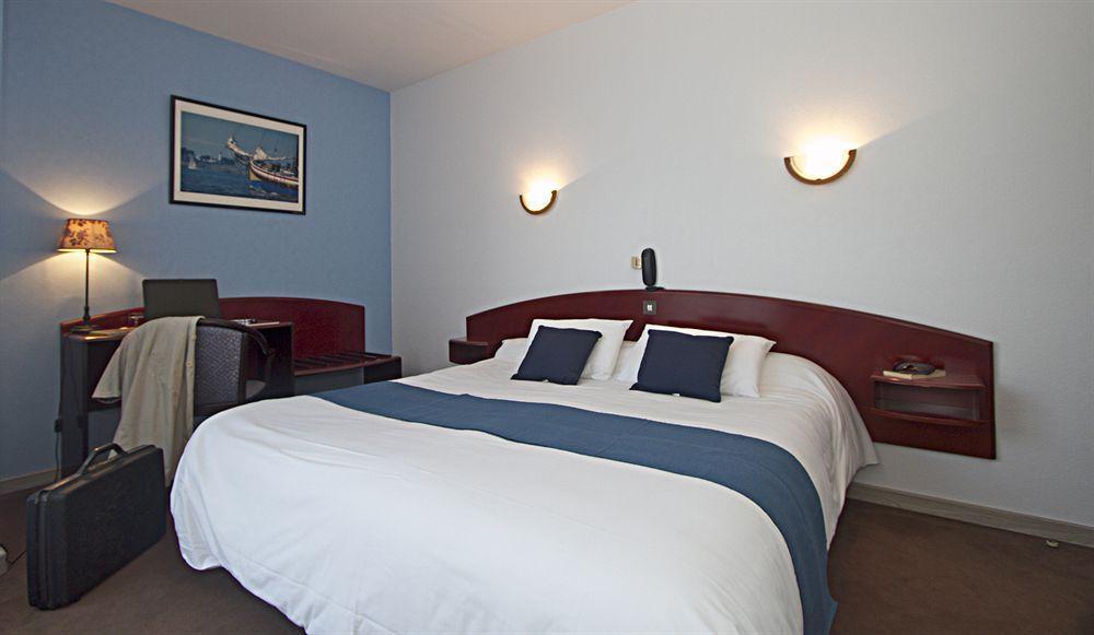 Hotel Le Ty-Lann Saint-Avé Esterno foto