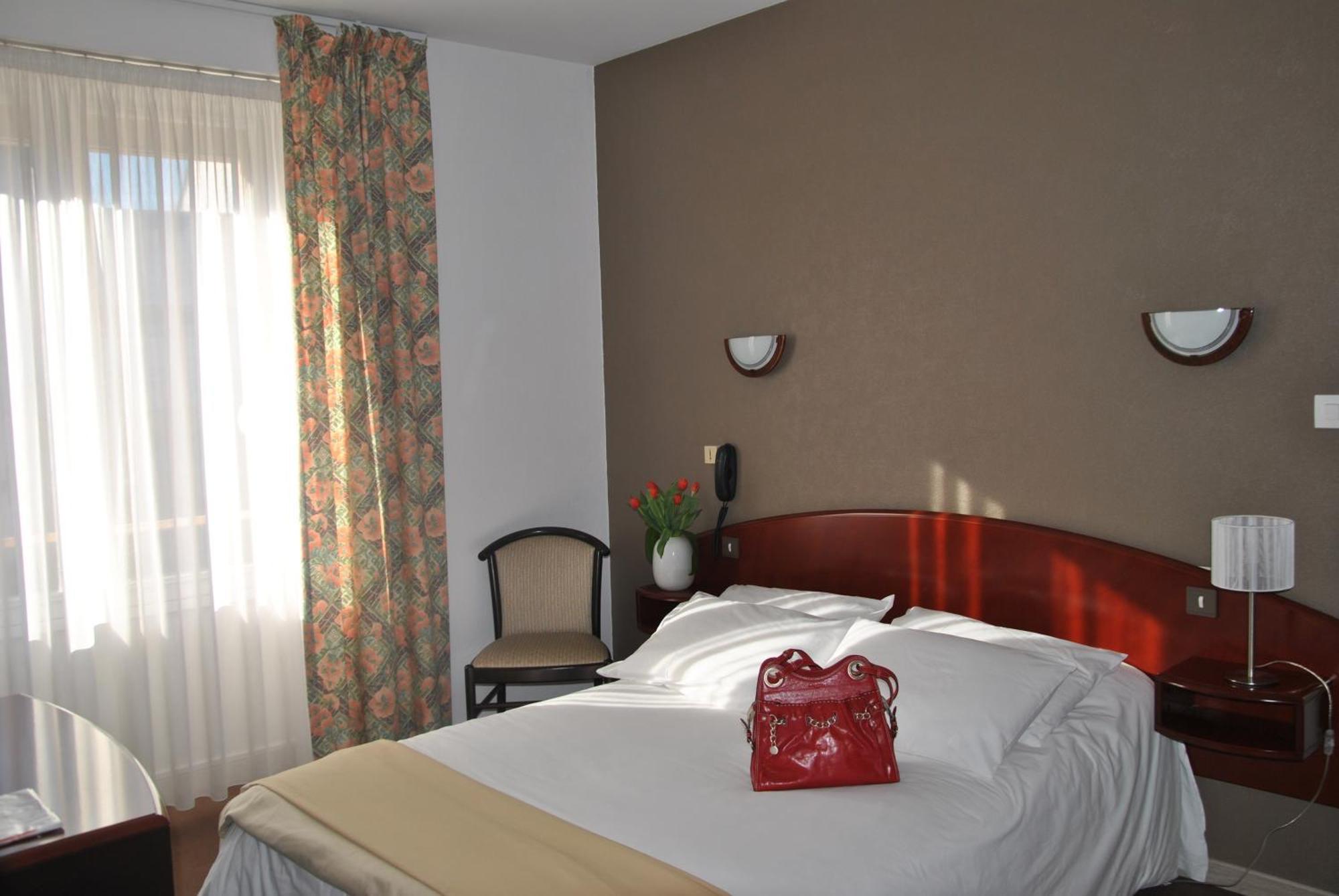 Hotel Le Ty-Lann Saint-Avé Esterno foto