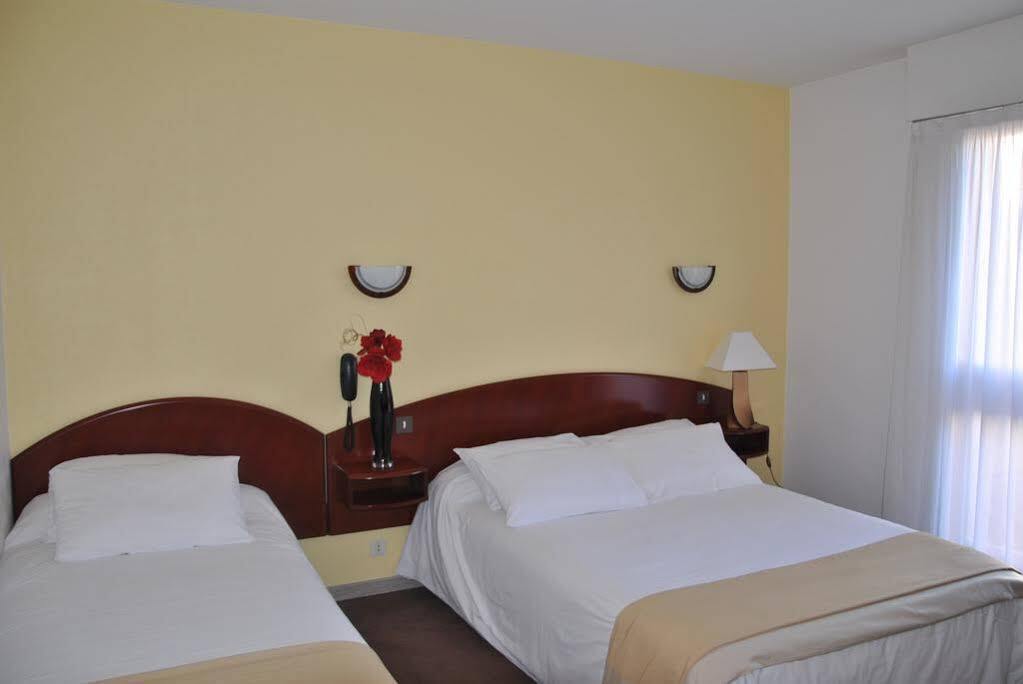 Hotel Le Ty-Lann Saint-Avé Esterno foto